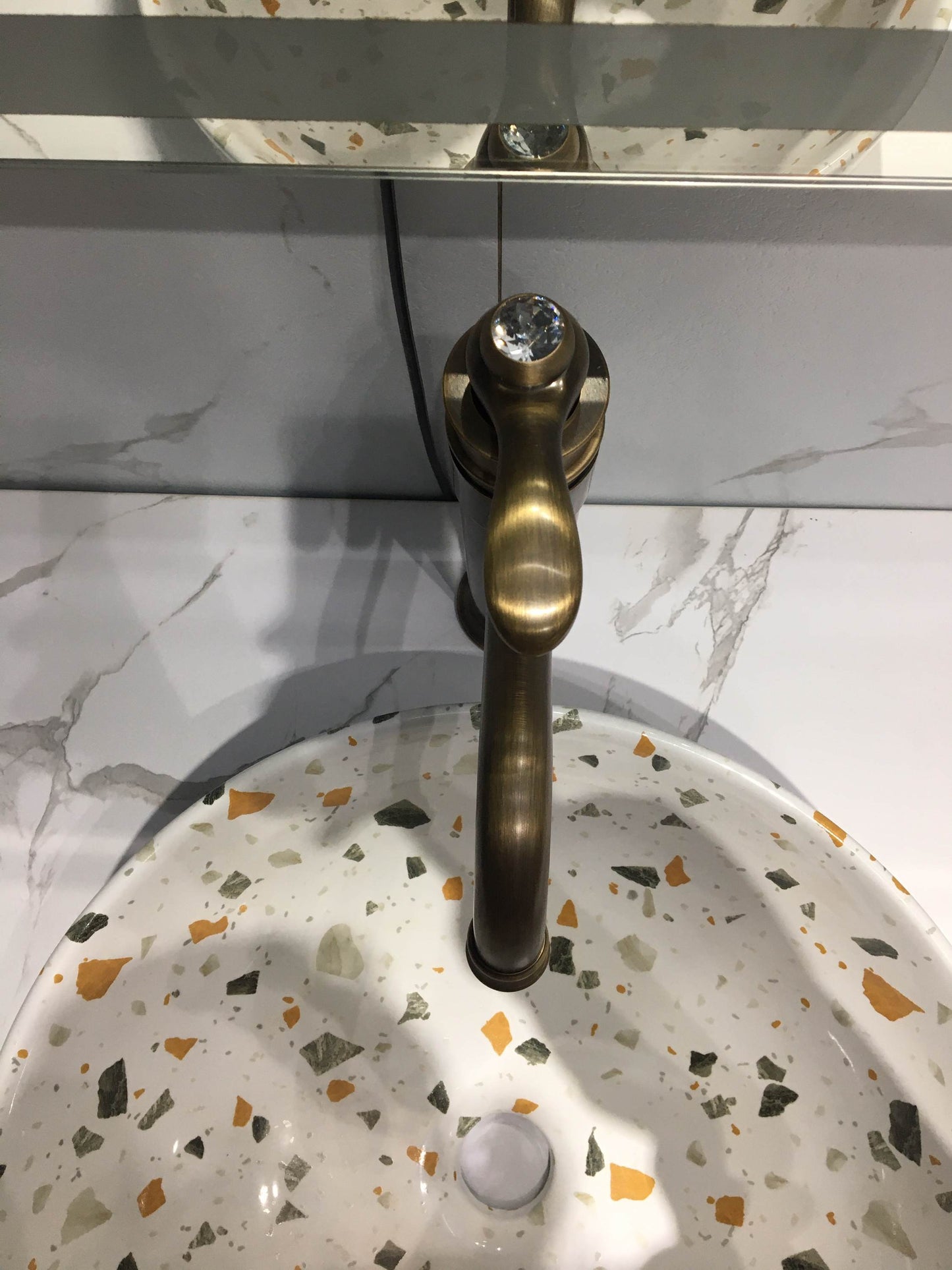Brushed Single Handle Faucet: Curved faucet / Single handle faucet / Clear crystal cap detail / Brushed Brass
